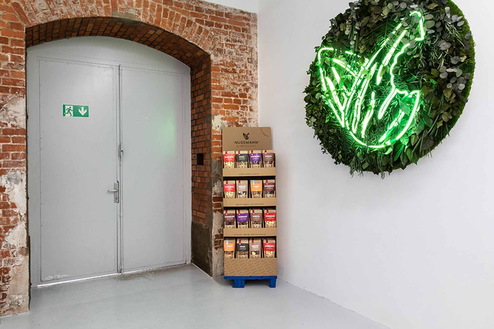 Nusswahn Produktaufsteller im HAG Quartier